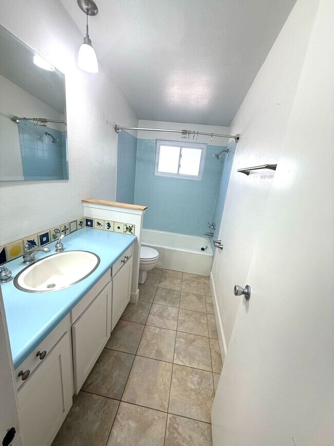 Building Photo - Charming 3 bedroom in NE Albuquerque. Osuna/San Pedro area near San Mateo. Refrigerated Air! 2 Ca...
