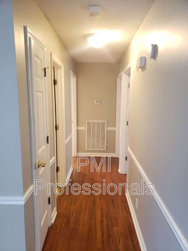 Building Photo - 218 Beechwood Cir