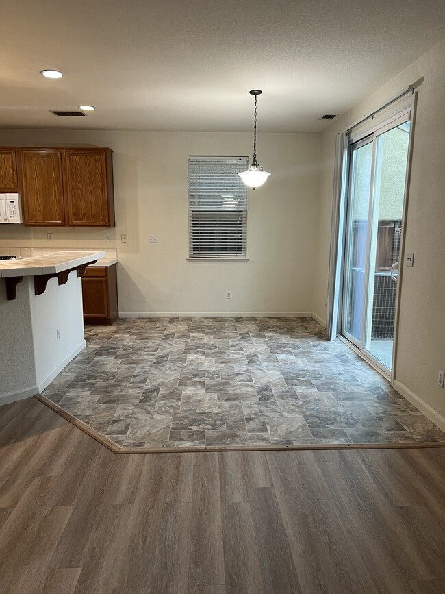 Building Photo - 252 Crescent Moon Dr