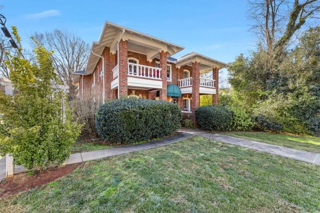 Building Photo - 536 Hawthorne Ln