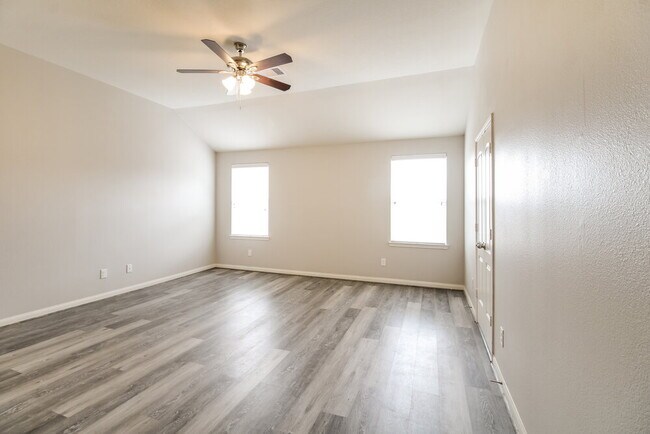 Building Photo - 12083 Quartersawn Ln