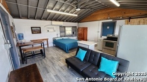 Building Photo - 560 Mountain Dr