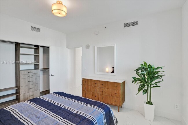 Building Photo - 888 Biscayne Blvd