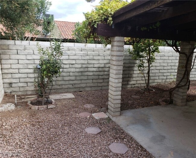 Building Photo - 2524 Sidonia Ave