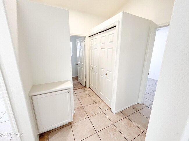 Building Photo - 1282 W Macaw Dr