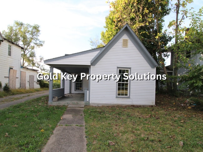 Building Photo - Fully Updated 2 BR 1 BA House with Covered...