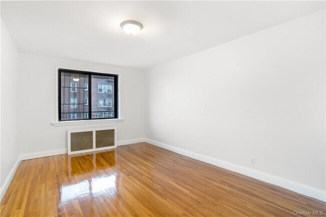 Building Photo - 411 Bronx River Rd