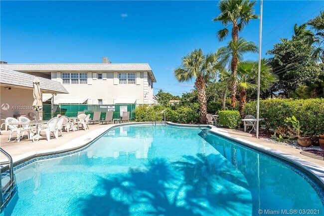 Building Photo - 1560 McKinley St