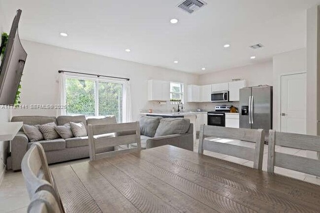 Building Photo - 1755 SE 9th Terrace