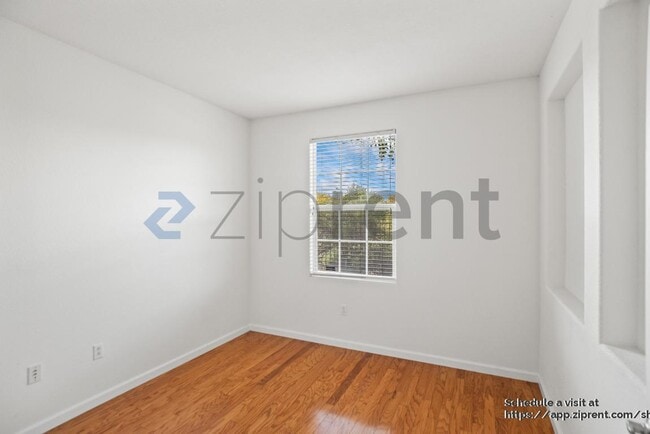 Building Photo - 812 Joree Ln