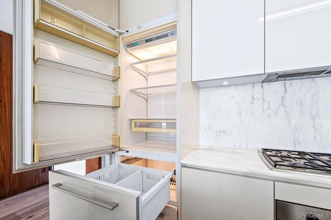 Building Photo - 322 W 57th St