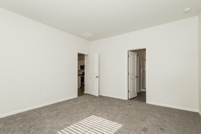 Building Photo - 2752 Desert Rose St