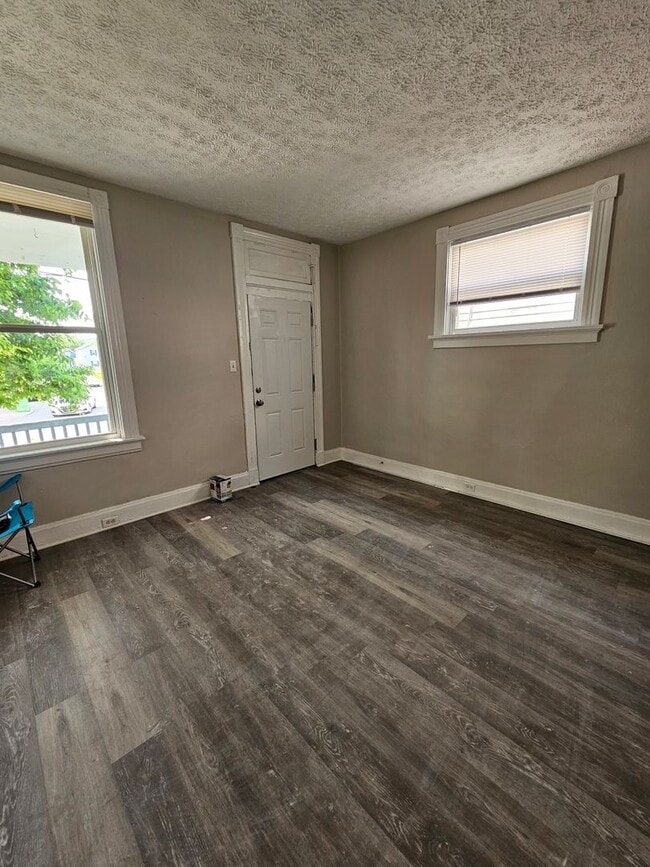 Building Photo - 6710 Vine St