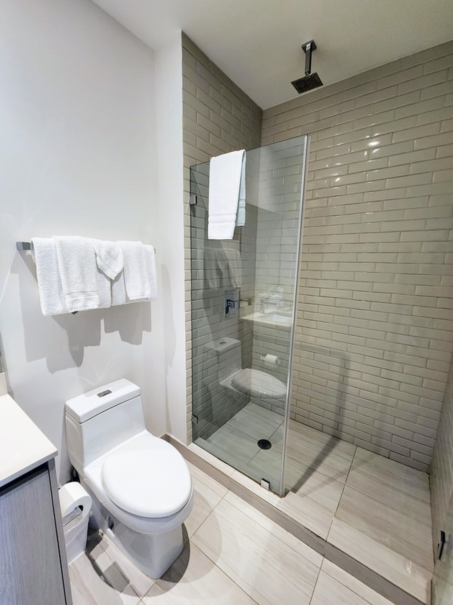 Building Photo - 2721 Hallandale Beach Blvd