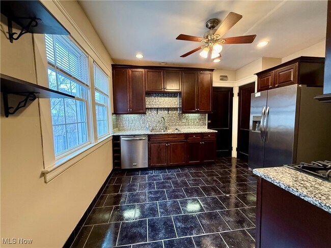 Building Photo - 1208 St Charles Ave