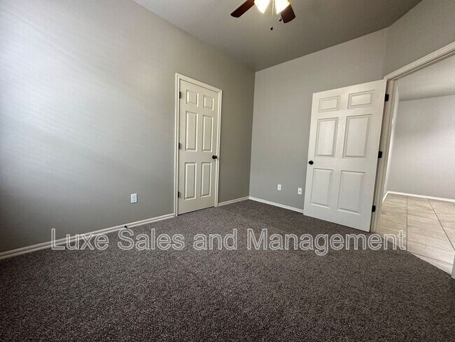 Building Photo - 1316 Garden Gate Dr