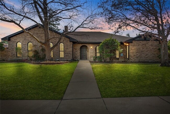 Building Photo - 2212 Parkhaven Dr