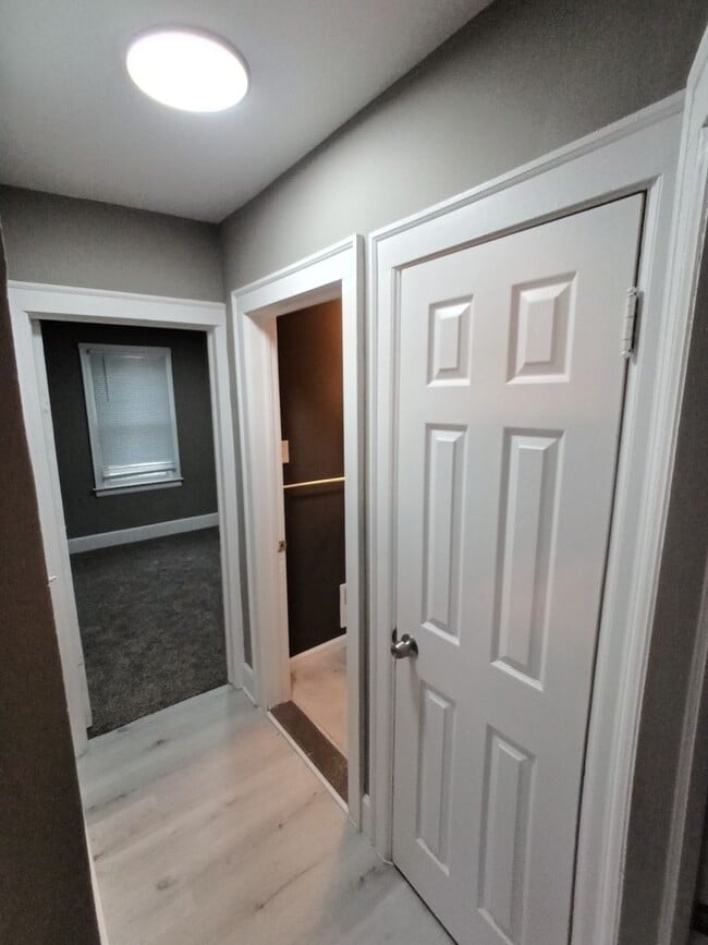 Building Photo - 4 bedroom 2 bath brick colonial NOW AVAILA...