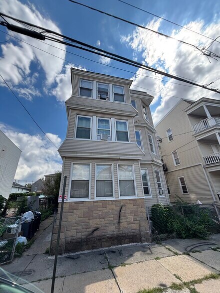 Building Photo - 218 Geneva St
