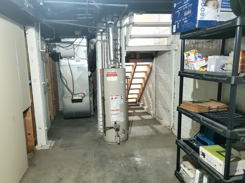 Building Photo - 3560 Jones St