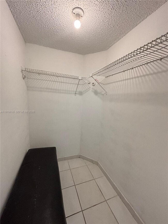 Building Photo - 13701 Kendale Lakes Cir