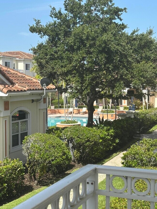 Building Photo - 9833 Baywinds Blvd