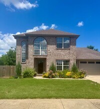 Building Photo - 3 bedroom 2 bath custom home, 2 car garage...