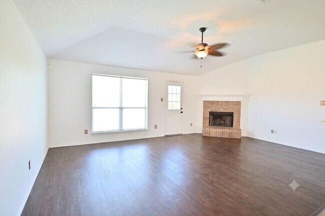 Building Photo - 1631 Mt Zion Dr