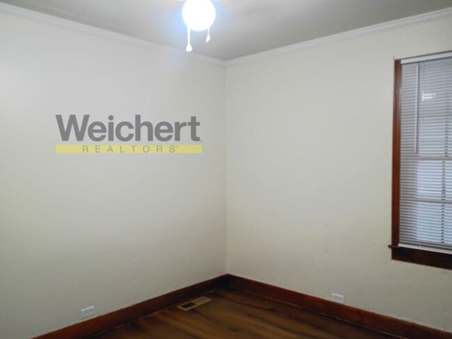 Building Photo - Charming 2BR/1BA Home with Spacious Backyard