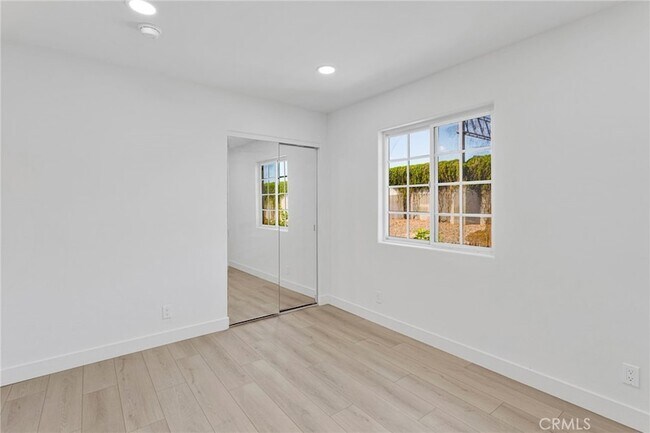 Building Photo - 348 W 83rd St