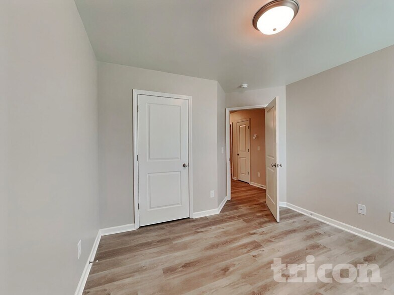 Building Photo - 123 Willow Ridge Cir