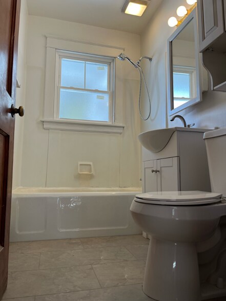 Building Photo - 11 Eaton St