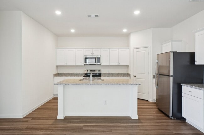 Building Photo - 16125 Viburnum Dr