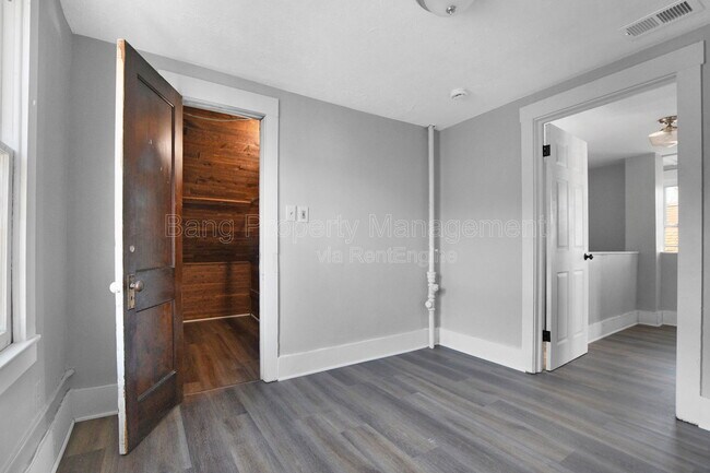 Building Photo - 1824 Burwell Ave