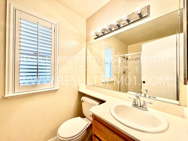 Building Photo - Charming 3-Bedroom Home in Prime Location