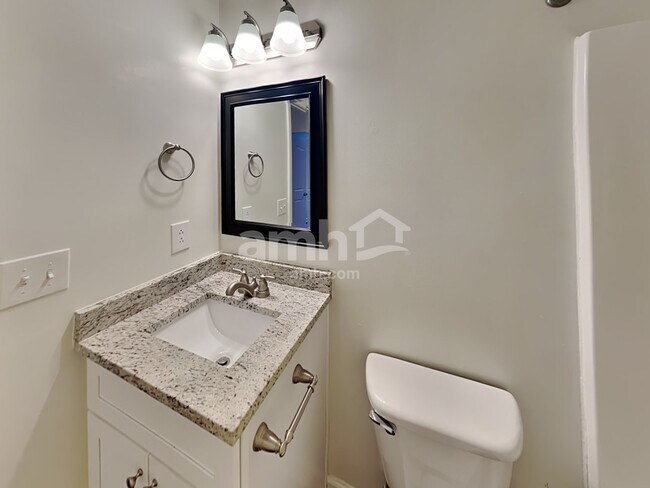 Building Photo - 1128 Eastwoods Dr