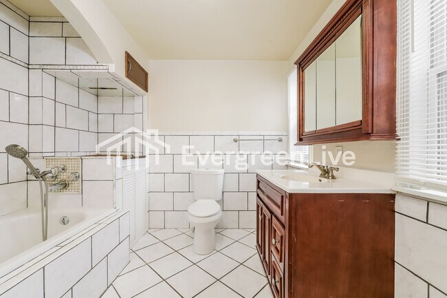 Building Photo - 8016 Holmes Rd