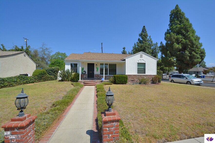 Primary Photo - 16901 Hart St