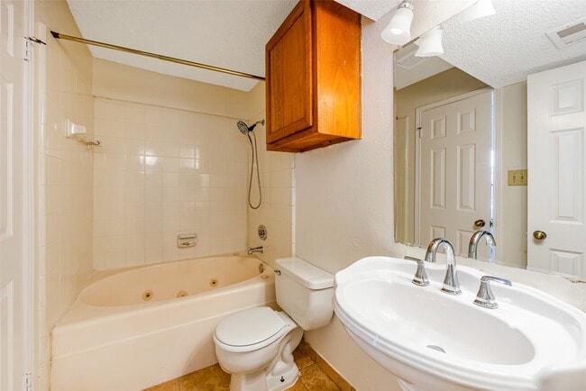 Building Photo - 2300 Old Spanish Trl