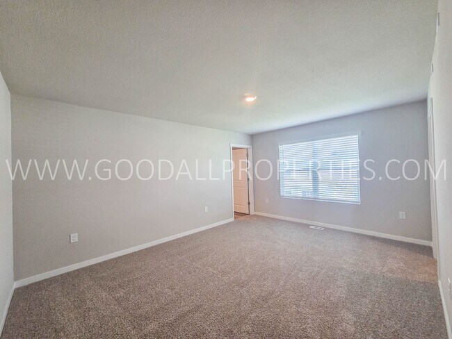 Building Photo - 3595 Pershing Ln