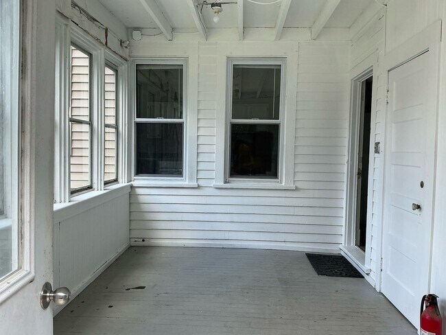 Building Photo - 176 McClintock St