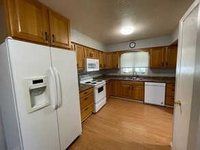 Building Photo - Rare Opportunity to Rent Single Family 3 Bedroom Home in McCook Lake, SD