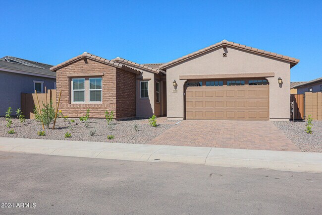 Building Photo - 7702 W Jackrabbit Ln