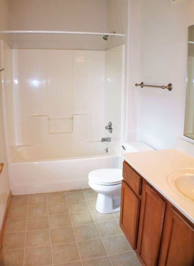 Building Photo - $1,300 | 2 Bedroom, 2 Bathroom Condo | Pet...