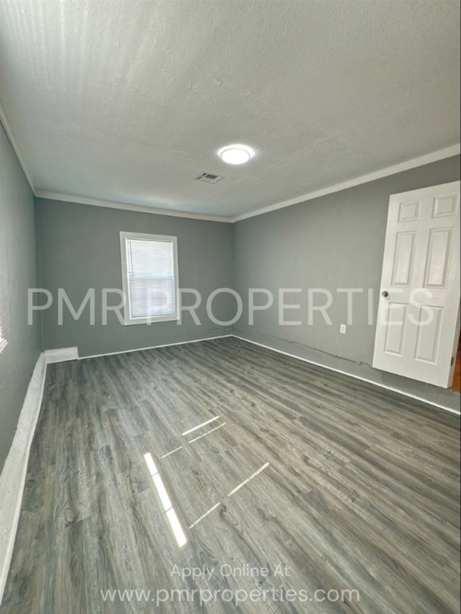 Building Photo - 4 Bedrooms - 1 Bathroom House.