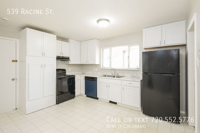 Building Photo - 539 Racine St