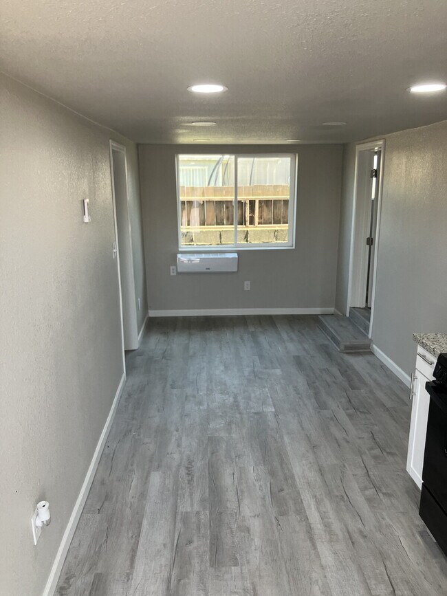 Building Photo - Now Leasing – Fully Renovated 1 Bed / 1 Ba...