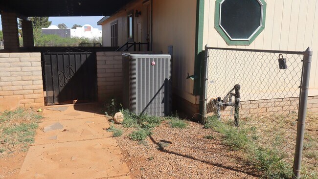 Building Photo - 6206 S Ranch Rd