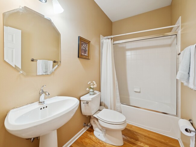 Building Photo - 483 W Falkirk Pl