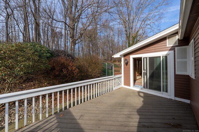 Building Photo - 10 Woodland Ter 1